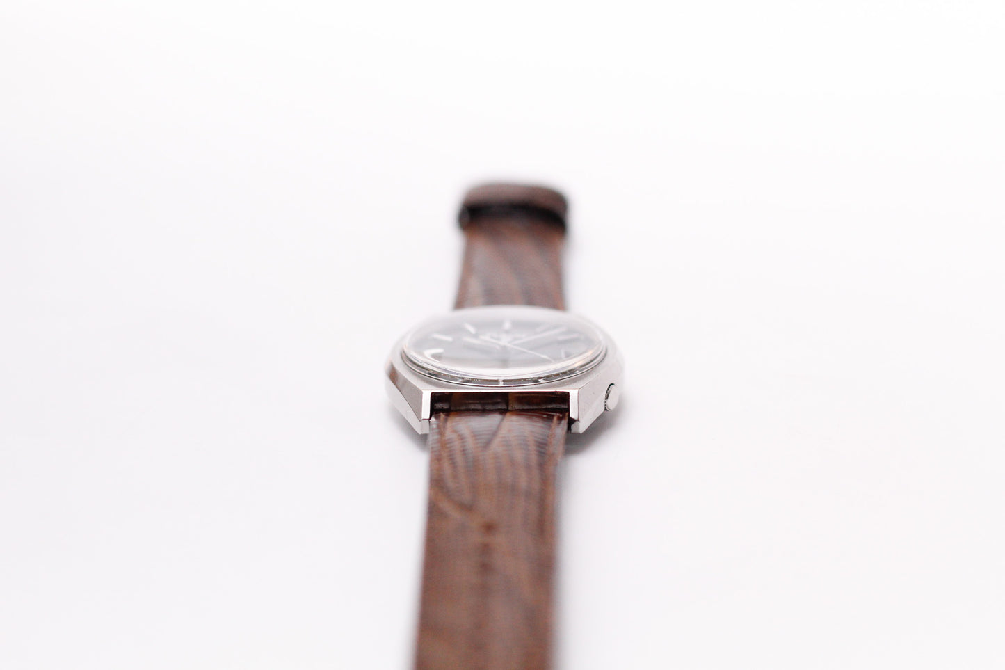 1979 Pulsar Quartz Straight Grain Gray Dial Men's Wrist-Watch