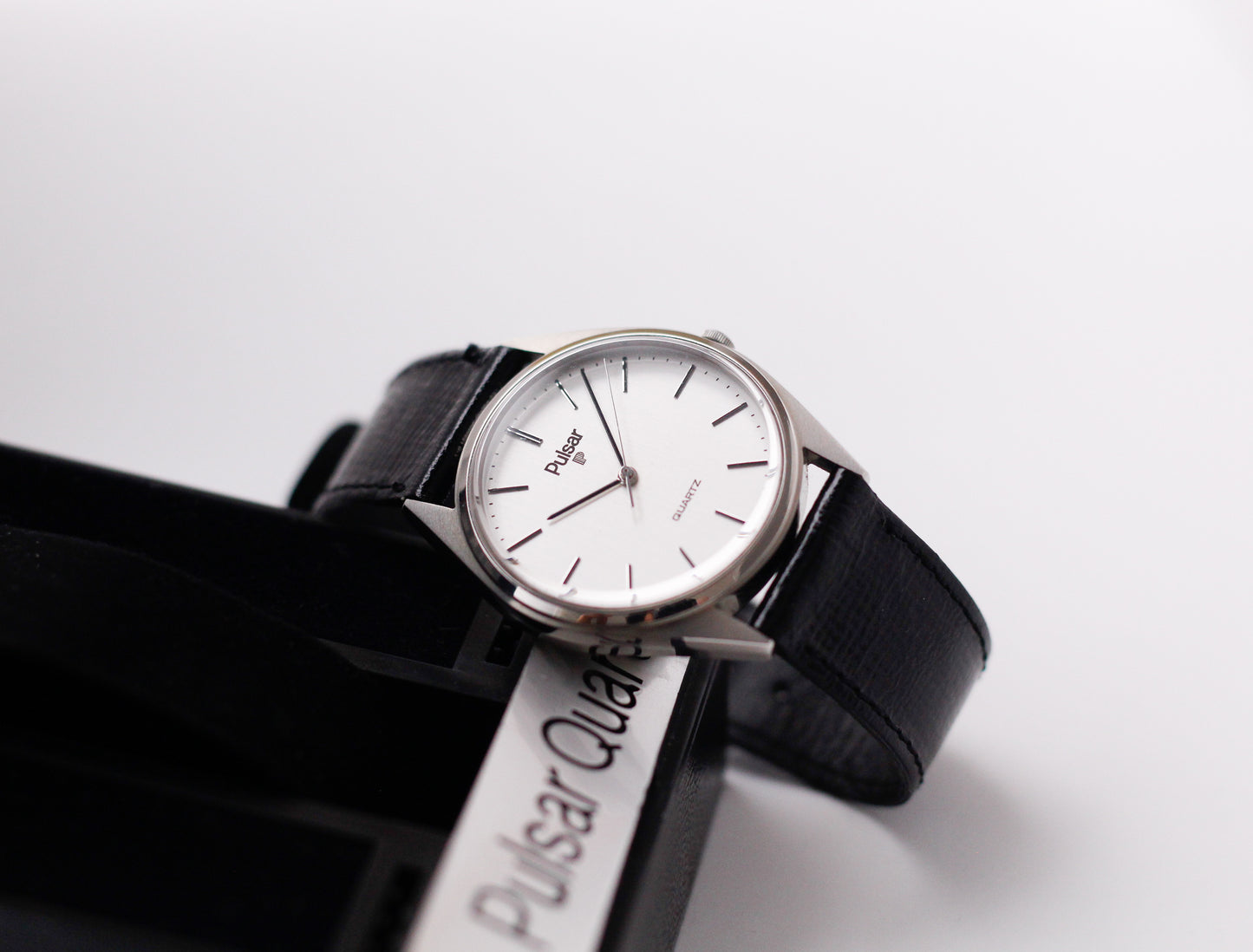 [Near Mint] 1993 Pulsar Quartz Straight Grain Silver Dial Men's Wrist-Watch W/Box