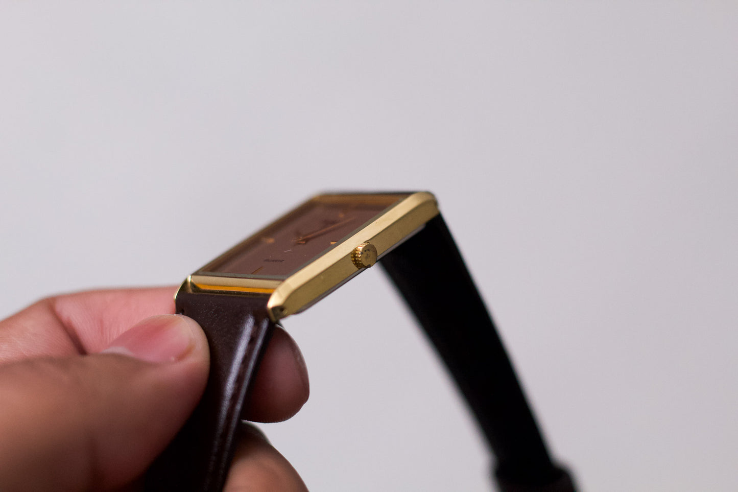 1995 Pulsar Quartz Straight Grain Salmon Tank Dial Men's Wrist-Watch