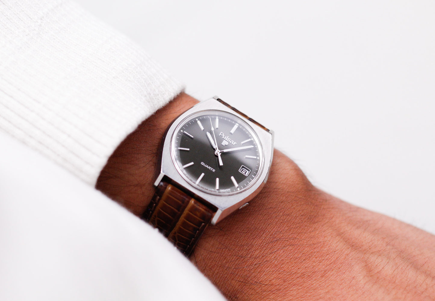 1979 Pulsar Quartz Straight Grain Gray Dial Men's Wrist-Watch