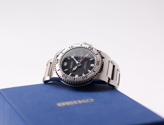 2005 Seiko Diver's 200M Kinetic Inky Black  Dial Men's Wrist-Watch Full-Set