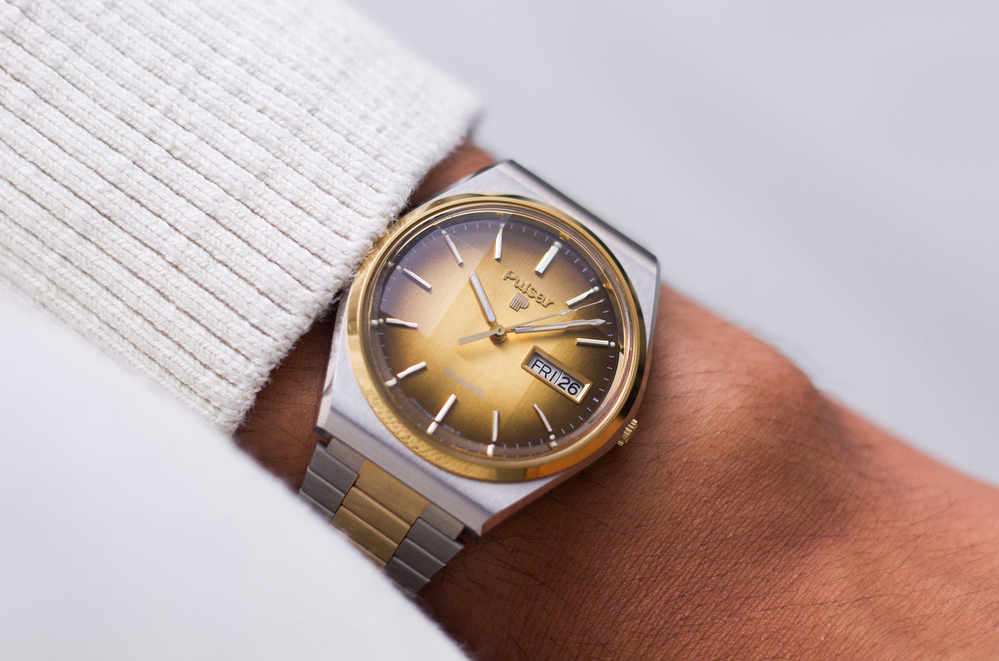 [Near Mint] 1980s Pulsar Quartz Tiger Sunburst Dial Faceted Crystal Men's Wrist-Watch W/Box