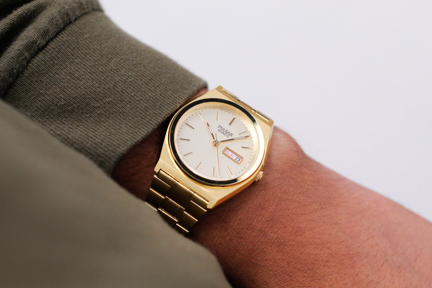 [Near Mint] 1990s Pulsar Quartz Straight Grain Golden Dial Men's Wrist-Watch