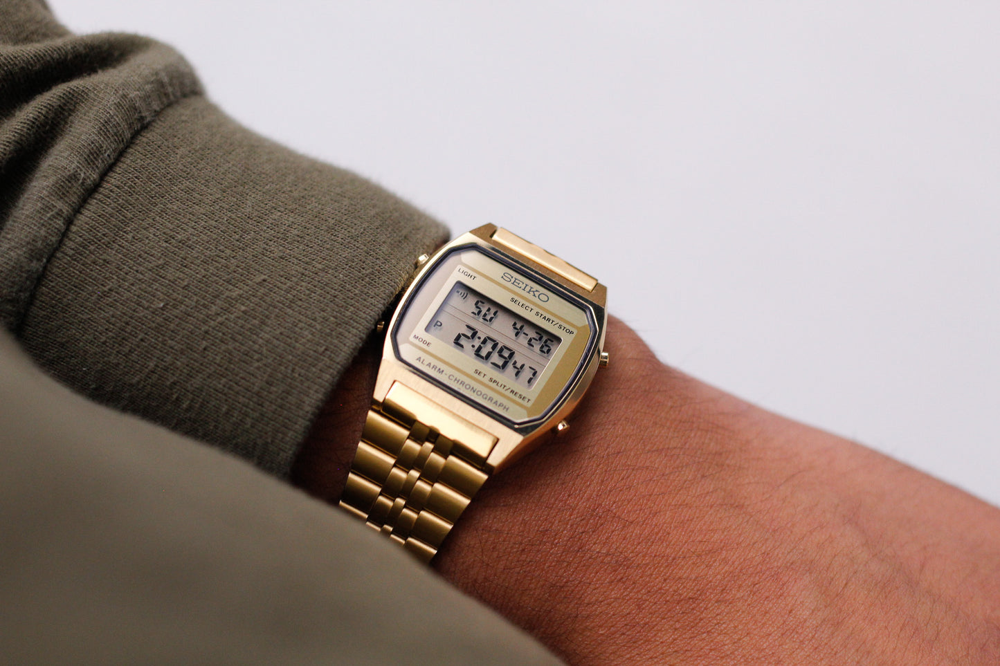 [Near Mint] Seiko Golden Quartz Digital Alarm-Chronograph Men's Wrist-Watch W/Box & Tag