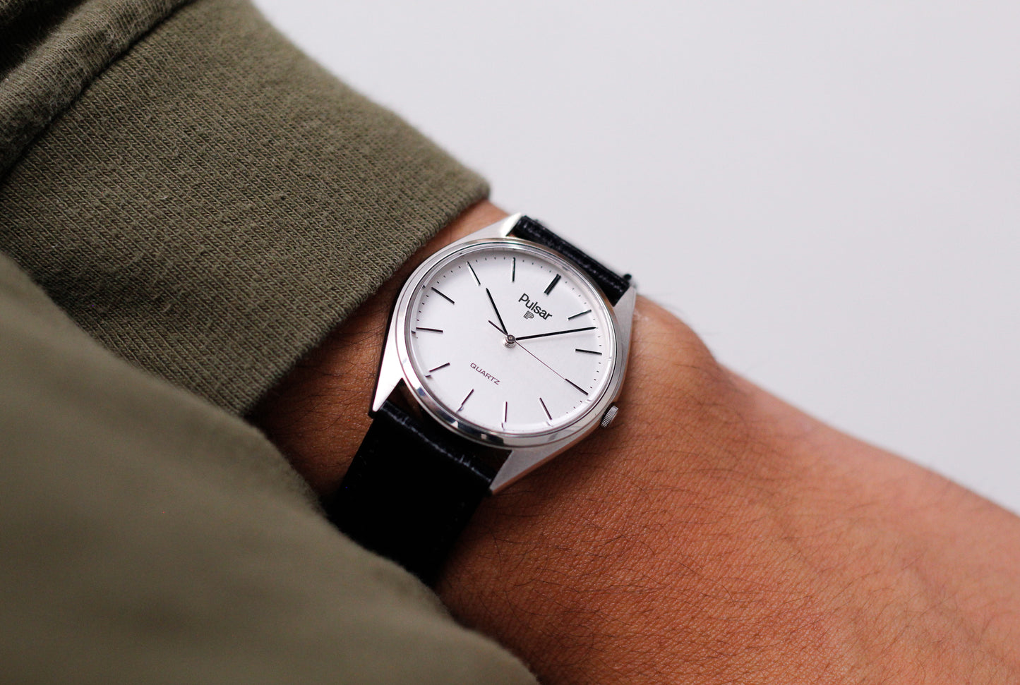 [Near Mint] 1993 Pulsar Quartz Straight Grain Silver Dial Men's Wrist-Watch W/Box
