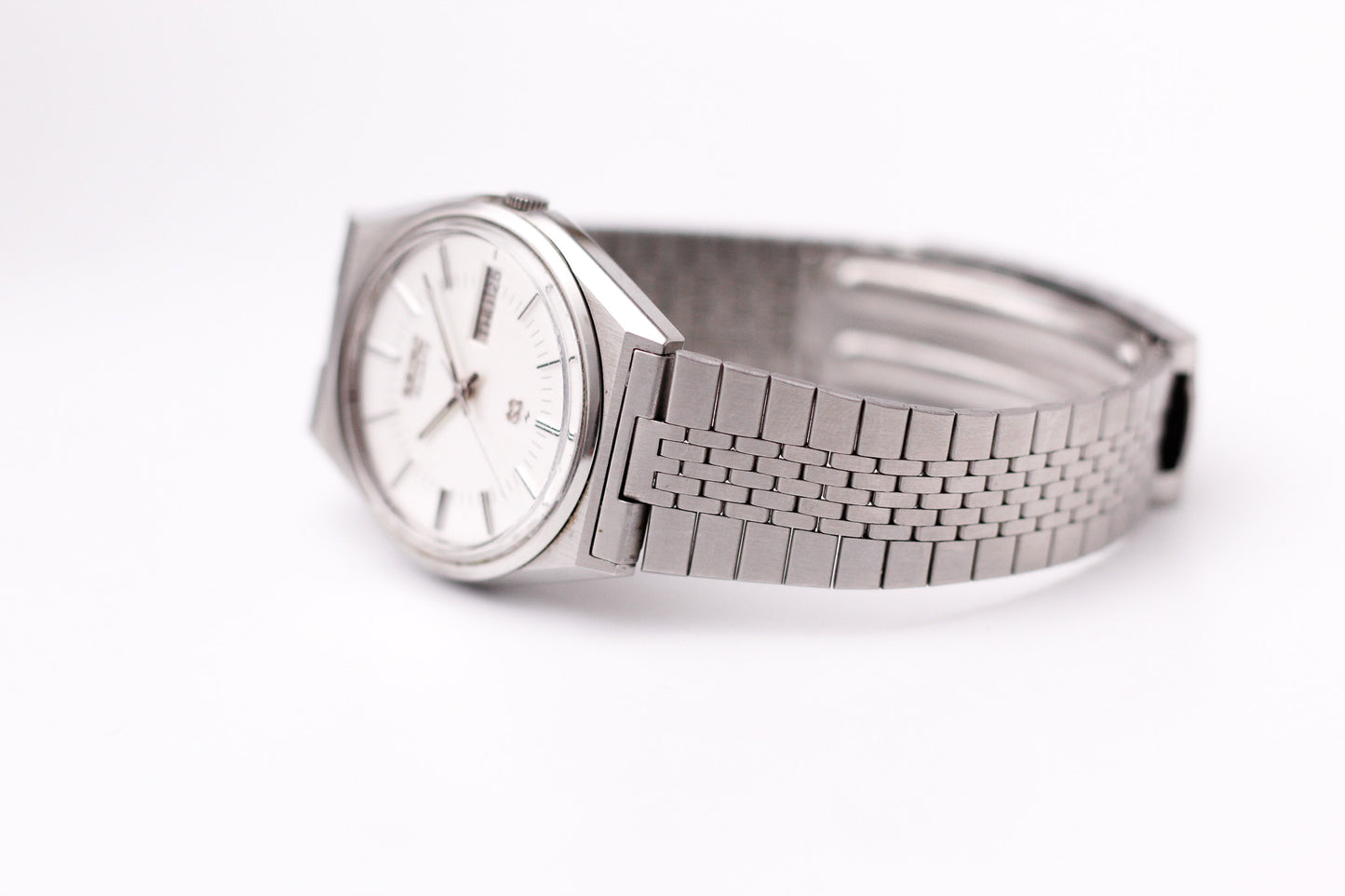 1982 Seiko SQ Straight Grain Silver Dial Men's Wrist-Watch W/Box & Tag
