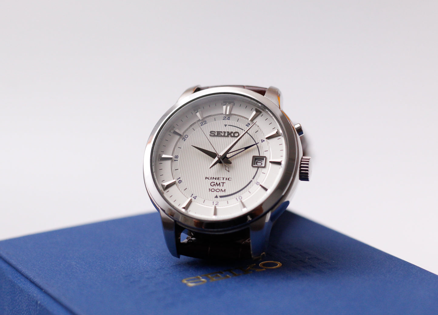 2014 Seiko Kinetic GMT Cream White Dial Men's Wrist-Watch Full-Set