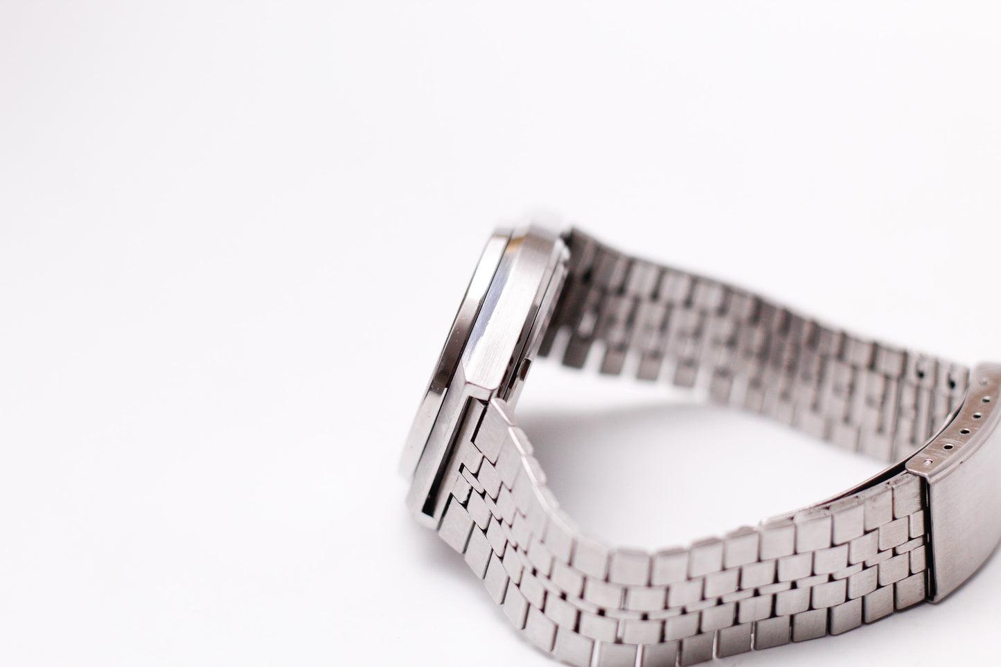 1980 Pulsar Quartz Textured Silver Dial Men's Wrist-Watch