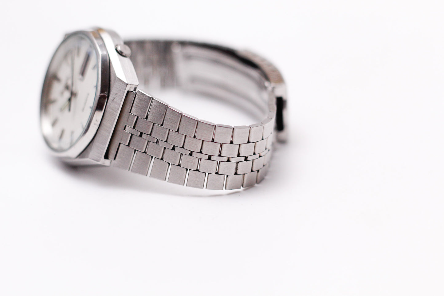 1980 Pulsar Quartz Textured Silver Dial Men's Wrist-Watch