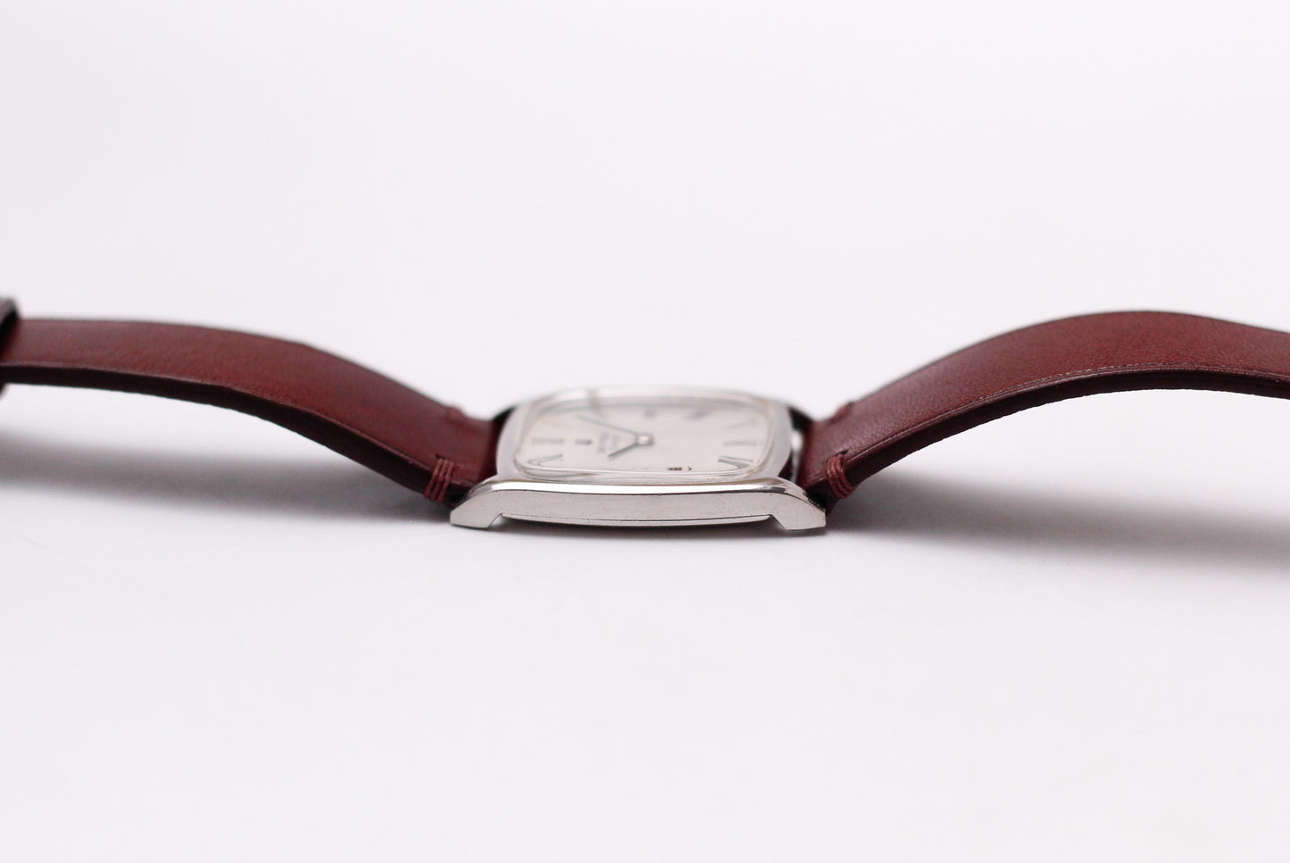 [Serviced] 11960s Universal Genève Straight Grain Silver Roman Dial Men's Mechanical Wrist Watch