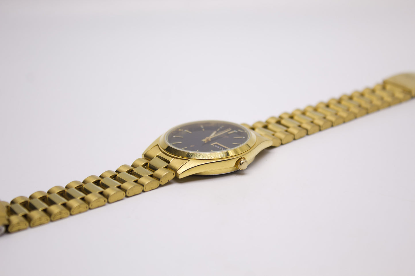 1996 Citizen Quartz Jet Black Dial Men's Wrist-Watch