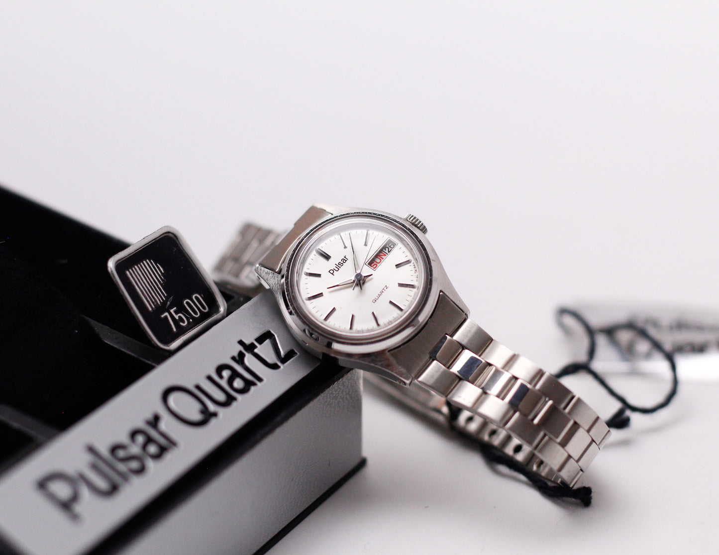 [Near Mint] 1993 Pulsar Quartz Silver Linen Dial Ladies' Wrist-Watch W/Box & Tag