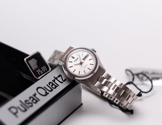 [Near Mint] 1993 Pulsar Quartz Silver Linen Dial Ladies' Wrist-Watch W/Box & Tag
