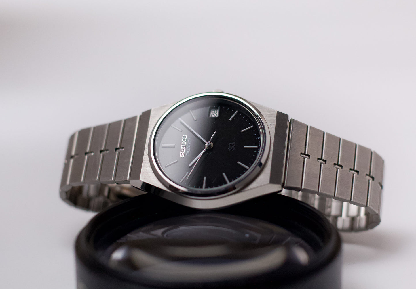 [Near Mint] 1984 Seiko SQ Straight Grain Black Dial Men's Wrist-Watch