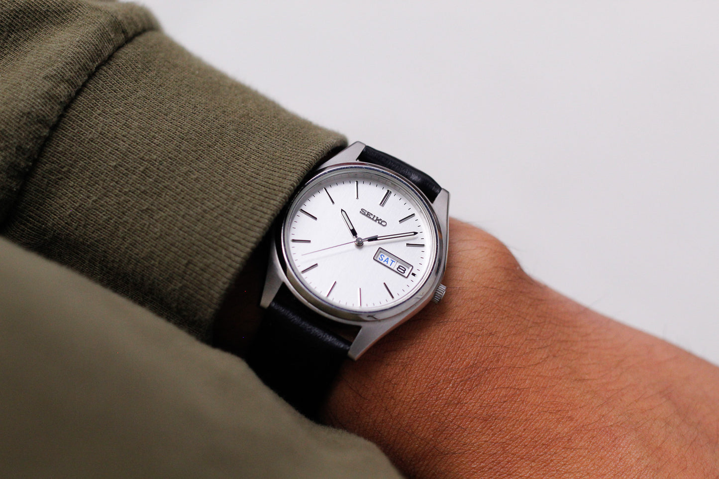 2003 Seiko Quartz Straight Grain Dial Men's Wrist-Watch