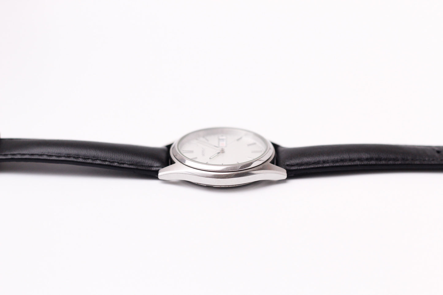2003 Seiko Quartz Straight Grain Dial Men's Wrist-Watch