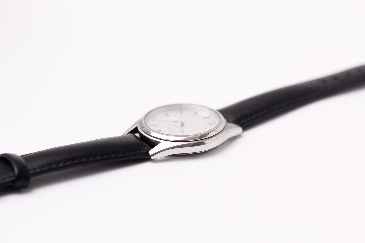 2003 Seiko Quartz Straight Grain Dial Men's Wrist-Watch