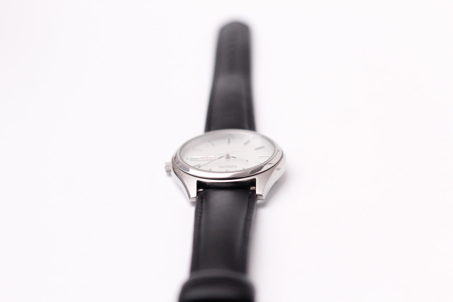 2003 Seiko Quartz Straight Grain Dial Men's Wrist-Watch
