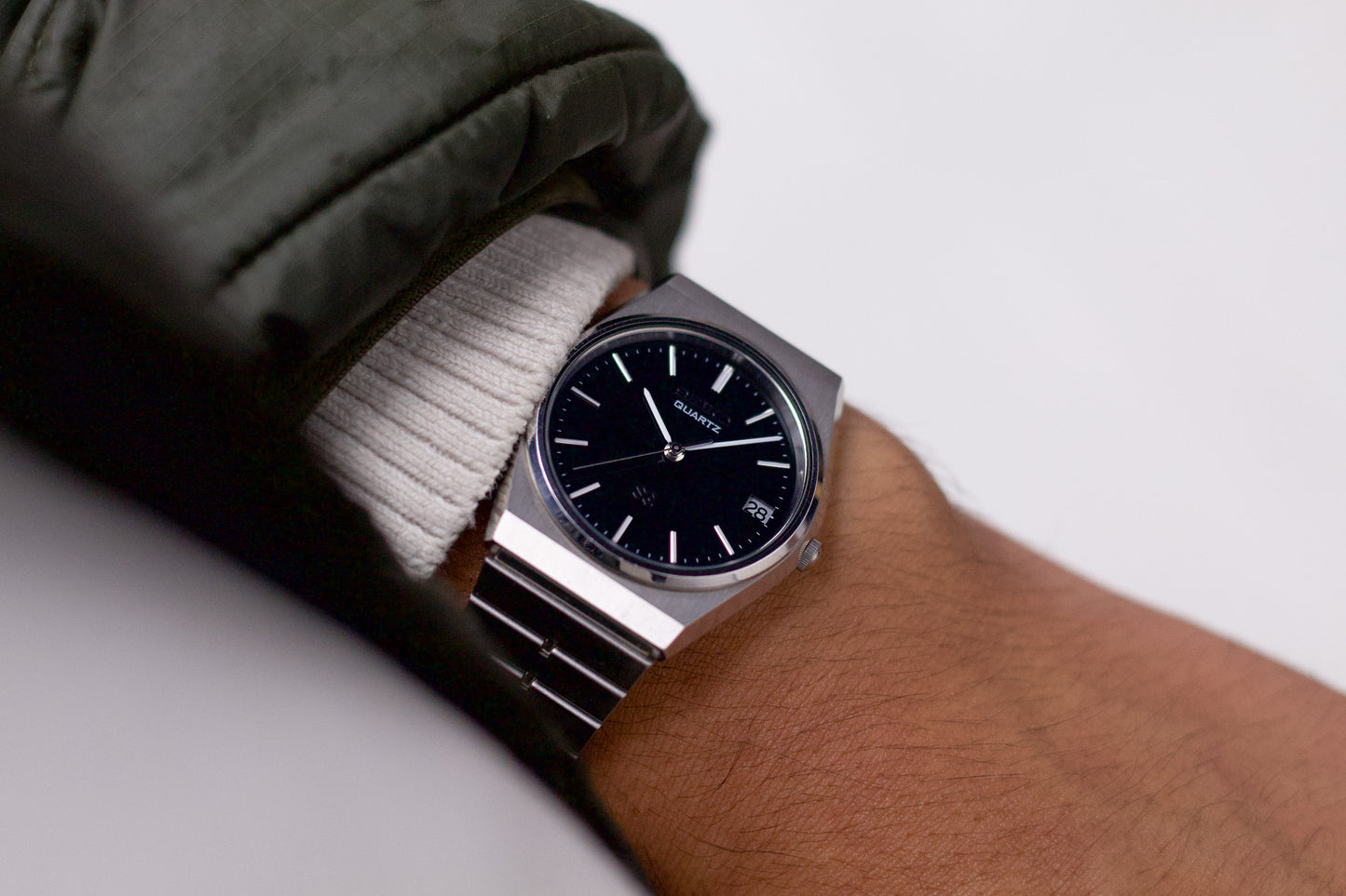 [Near Mint] 1984 Seiko SQ Straight Grain Black Dial Men's Wrist-Watch
