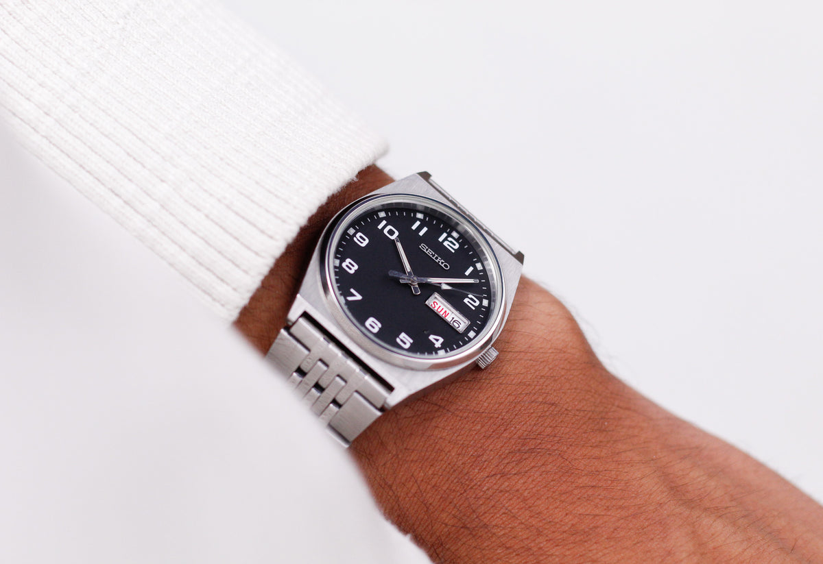 2000 Seiko Quartz Matte Black Dial Men's Wrist-Watch