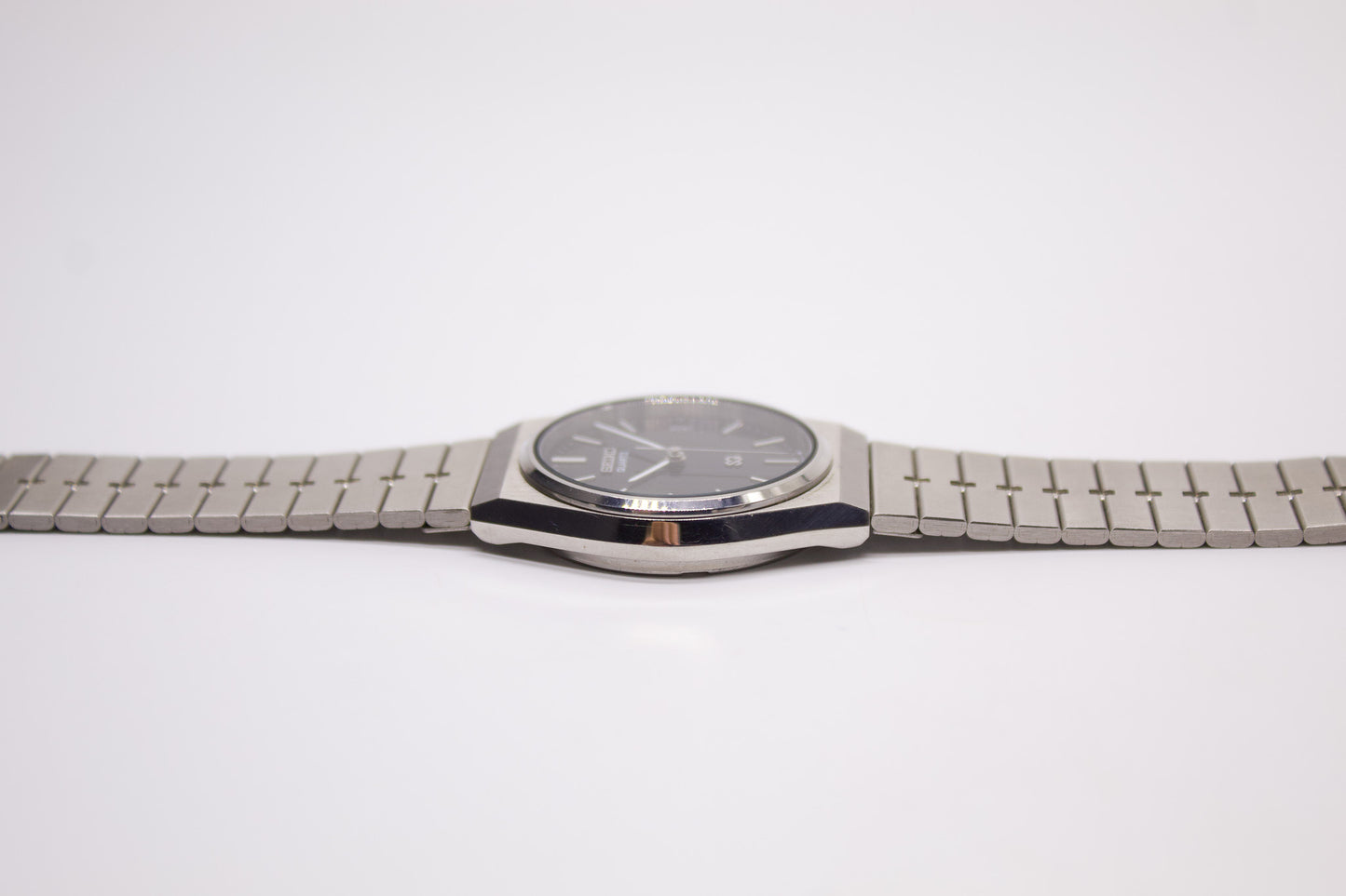 [Near Mint] 1984 Seiko SQ Straight Grain Black Dial Men's Wrist-Watch