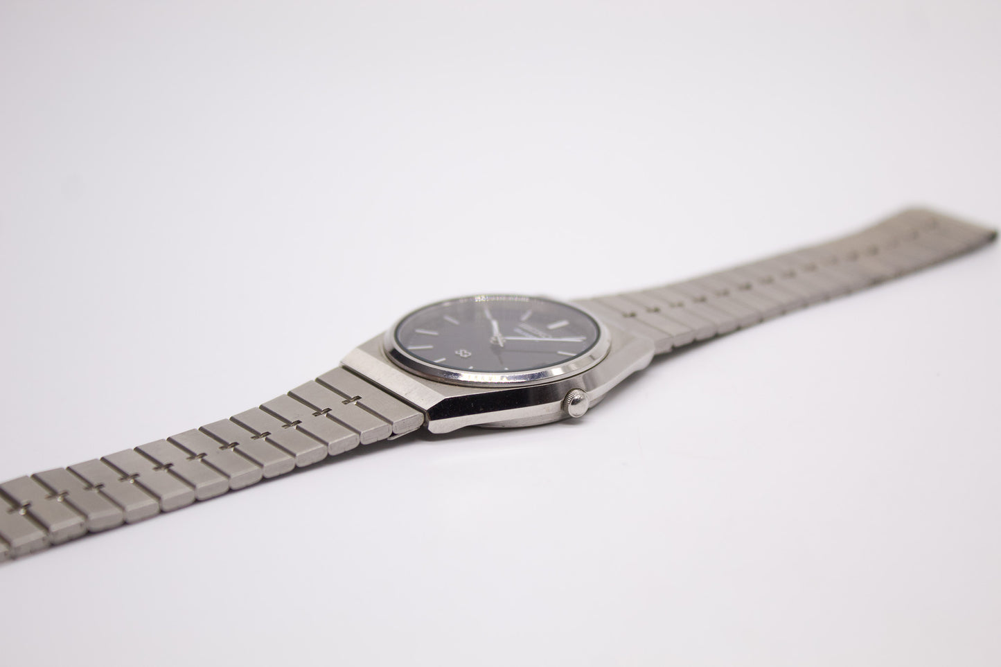 [Near Mint] 1984 Seiko SQ Straight Grain Black Dial Men's Wrist-Watch