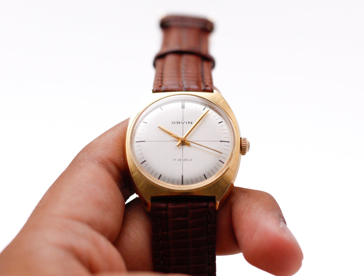 1970s Swiss Orvin Mechanical Straight Grain Silver Dial Men's Wrist-Watch