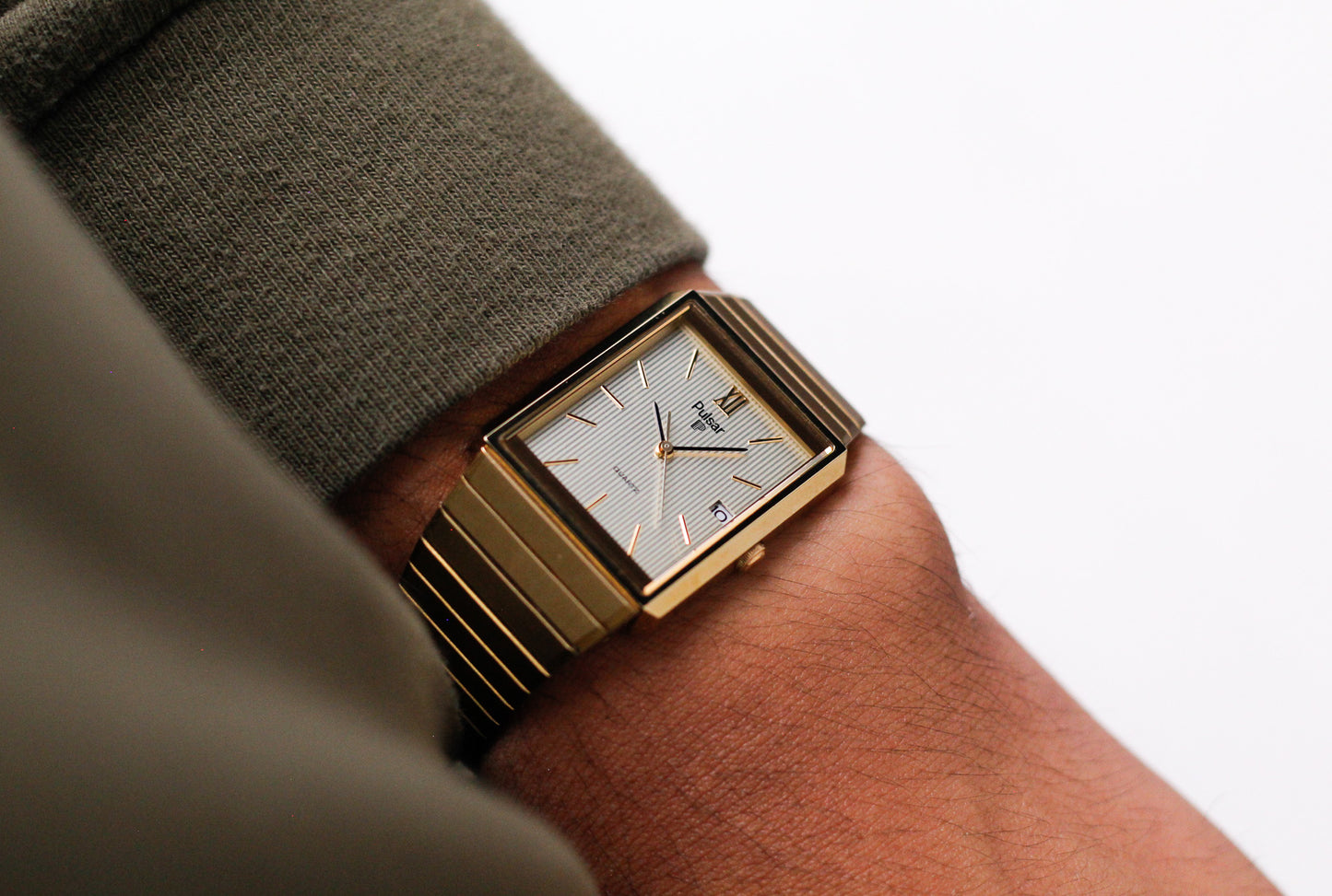 1993 Pulsar Quartz Brilliant Golden Striped Dial Men's Wrist-Watch