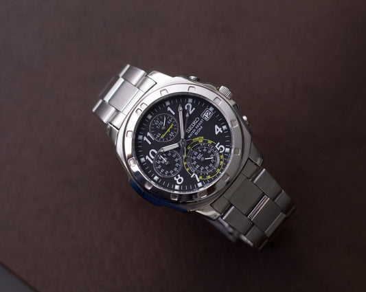 Near Mint 2000 Seiko Chronograph Black Dial Men's Quartz Wrist-Watch