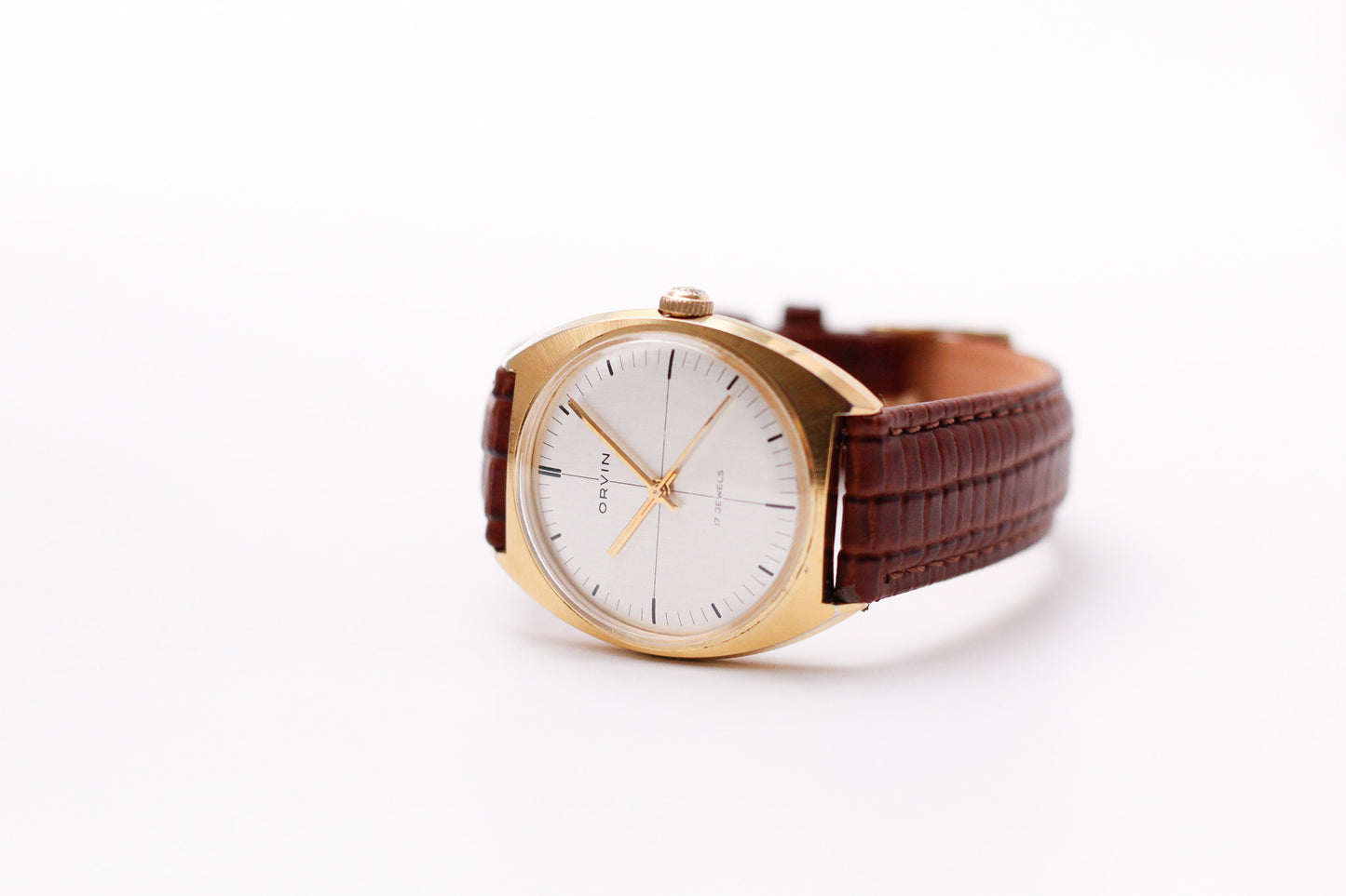 1970s Swiss Orvin Mechanical Straight Grain Silver Dial Men's Wrist-Watch