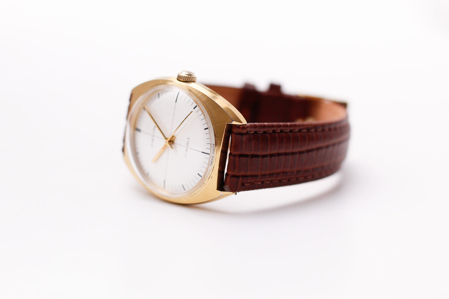 1970s Swiss Orvin Mechanical Straight Grain Silver Dial Men's Wrist-Watch