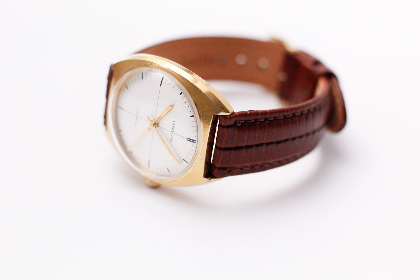 1970s Swiss Orvin Mechanical Straight Grain Silver Dial Men's Wrist-Watch