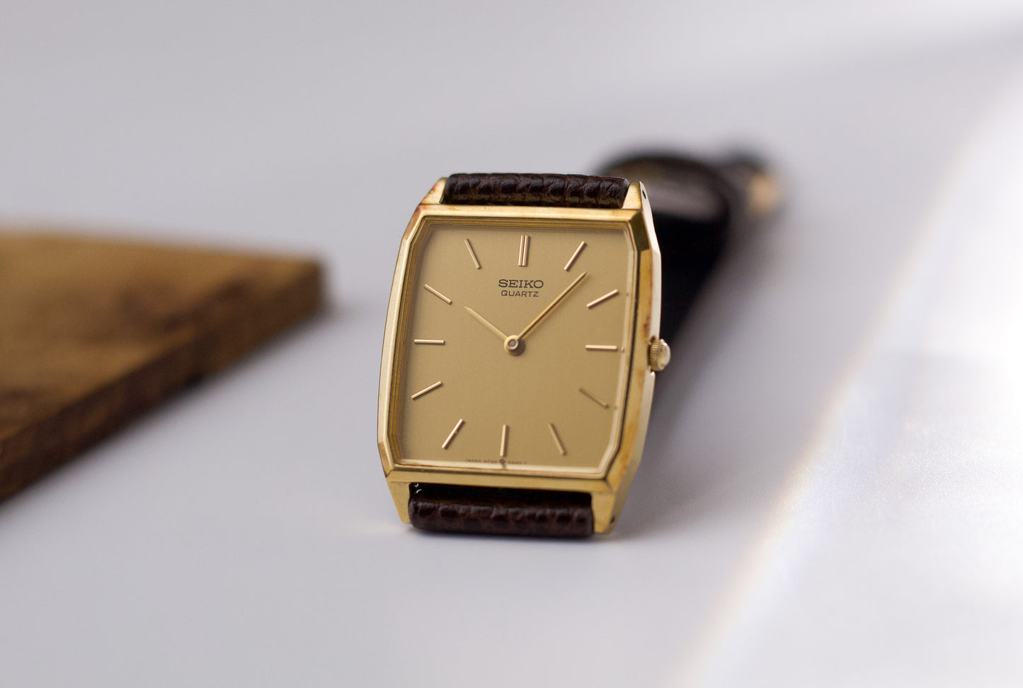 1985 Seiko Quartz Straight Grain Golden Dial Men's Wrist Watch
