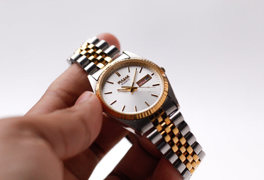 2005 Pulsar Quartz Silver Sunburst Dial 'Baby Day-Date' Men's Wrist-Watch