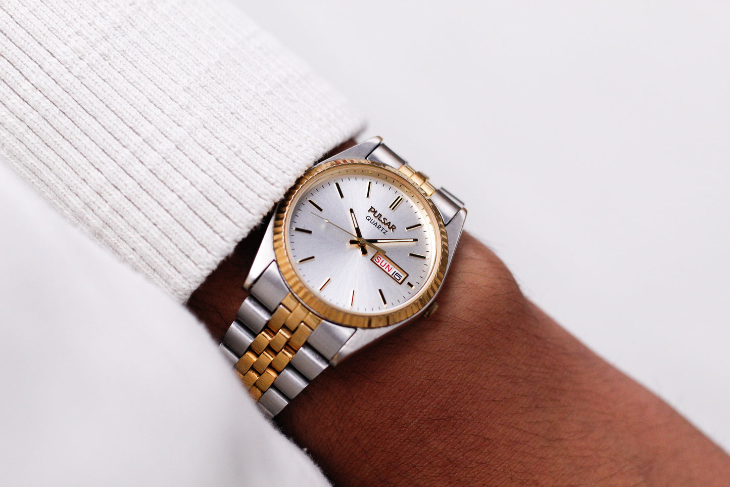 2005 Pulsar Quartz Silver Sunburst Dial 'Baby Day-Date' Men's Wrist-Watch