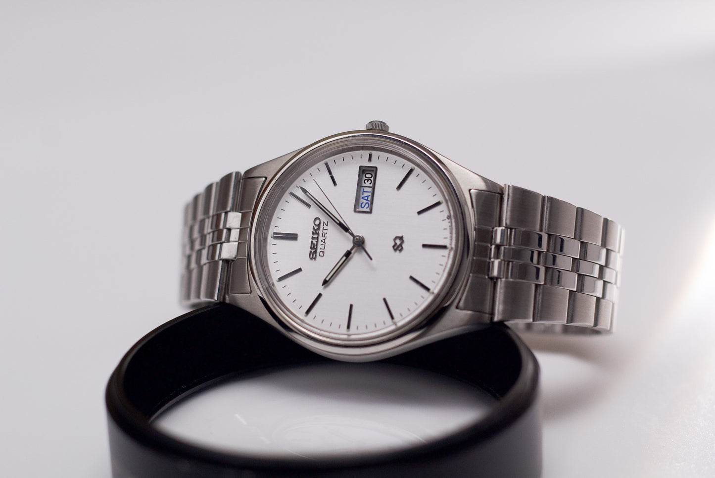 1988 Seiko Quartz Straight Grain Silver Dial Men's Wrist Watch