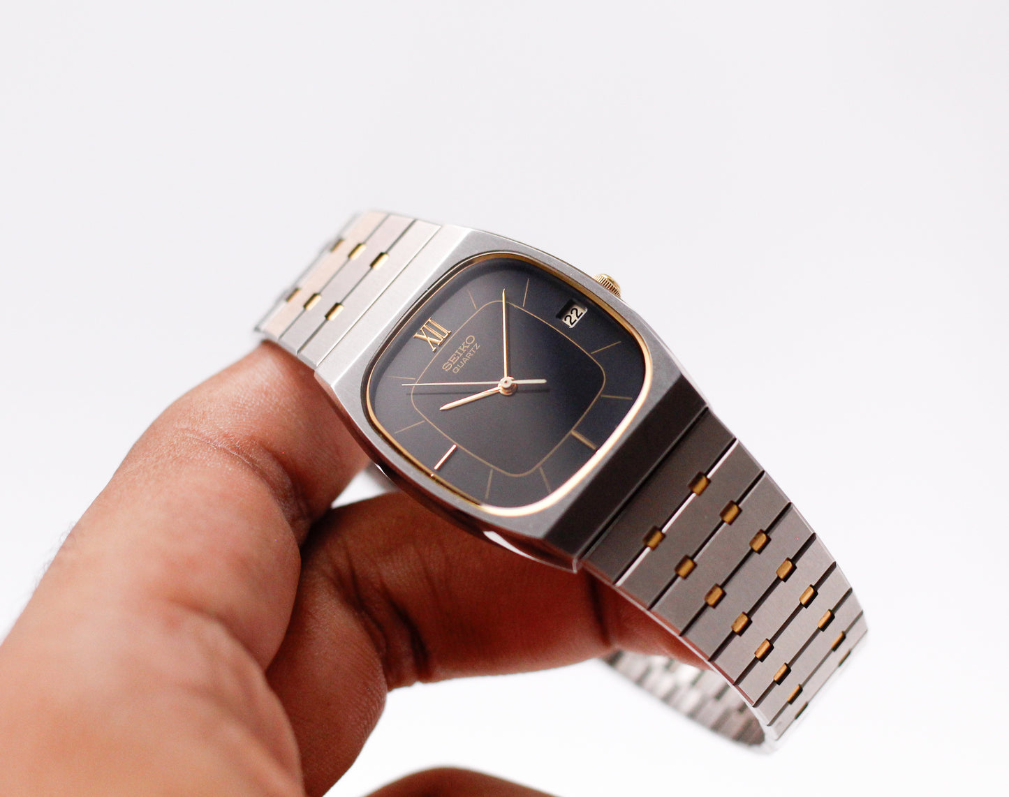1985 Seiko Quartz Straight Grain Gray Dial Men's Wrist-Watch