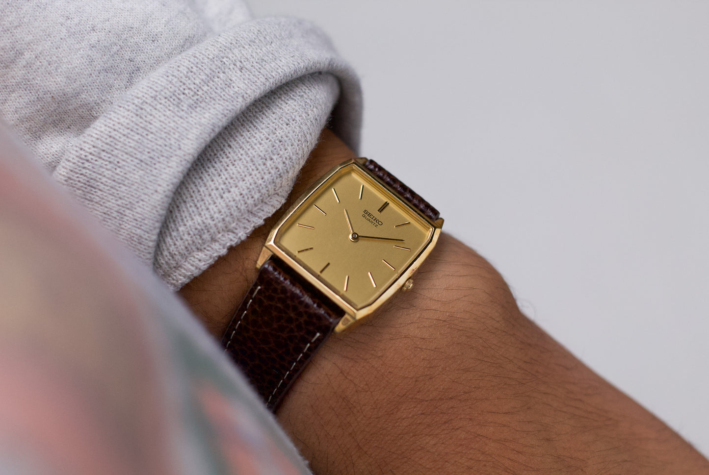 1985 Seiko Quartz Straight Grain Golden Dial Men's Wrist Watch