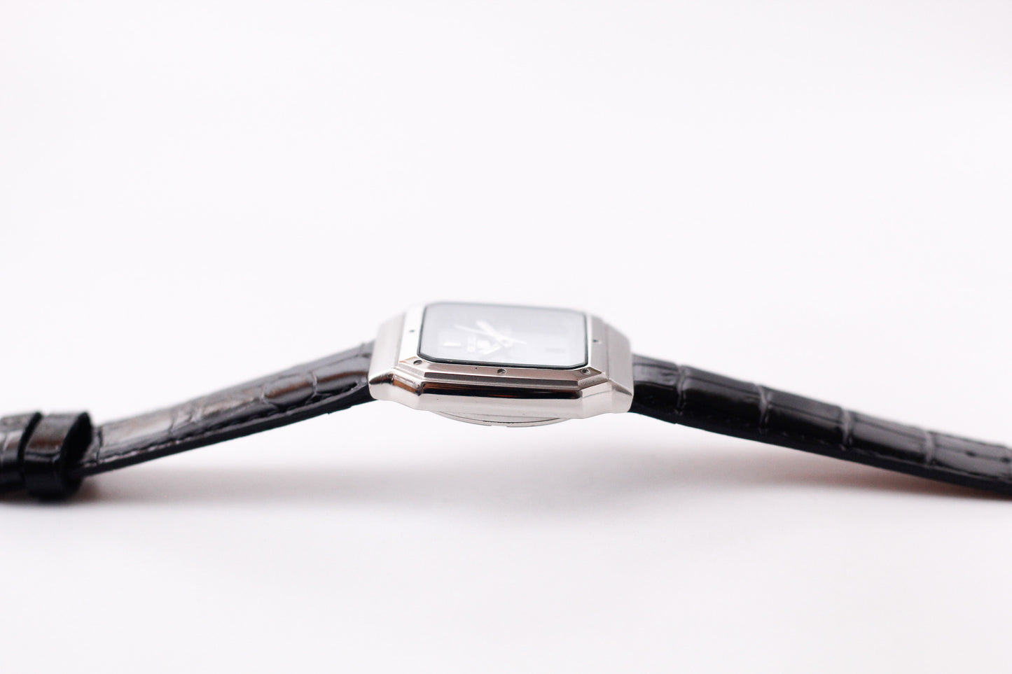 [Serviced] 1982 Seiko 5 Straight Grain Midnight Blue Dial TV Case Men's Wrist-Watch