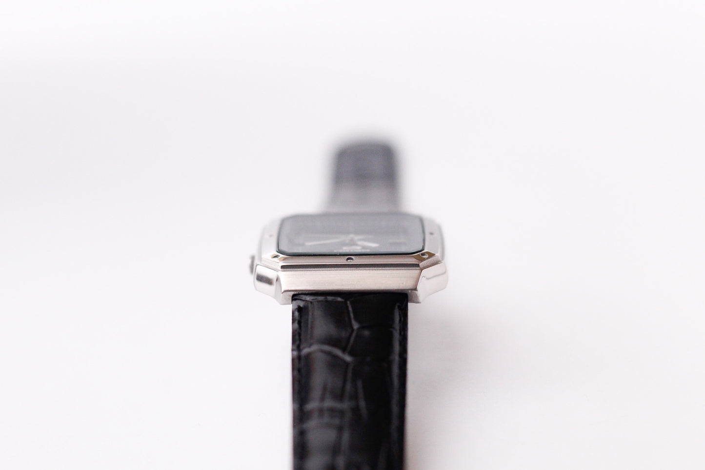 [Serviced] 1982 Seiko 5 Straight Grain Midnight Blue Dial TV Case Men's Wrist-Watch