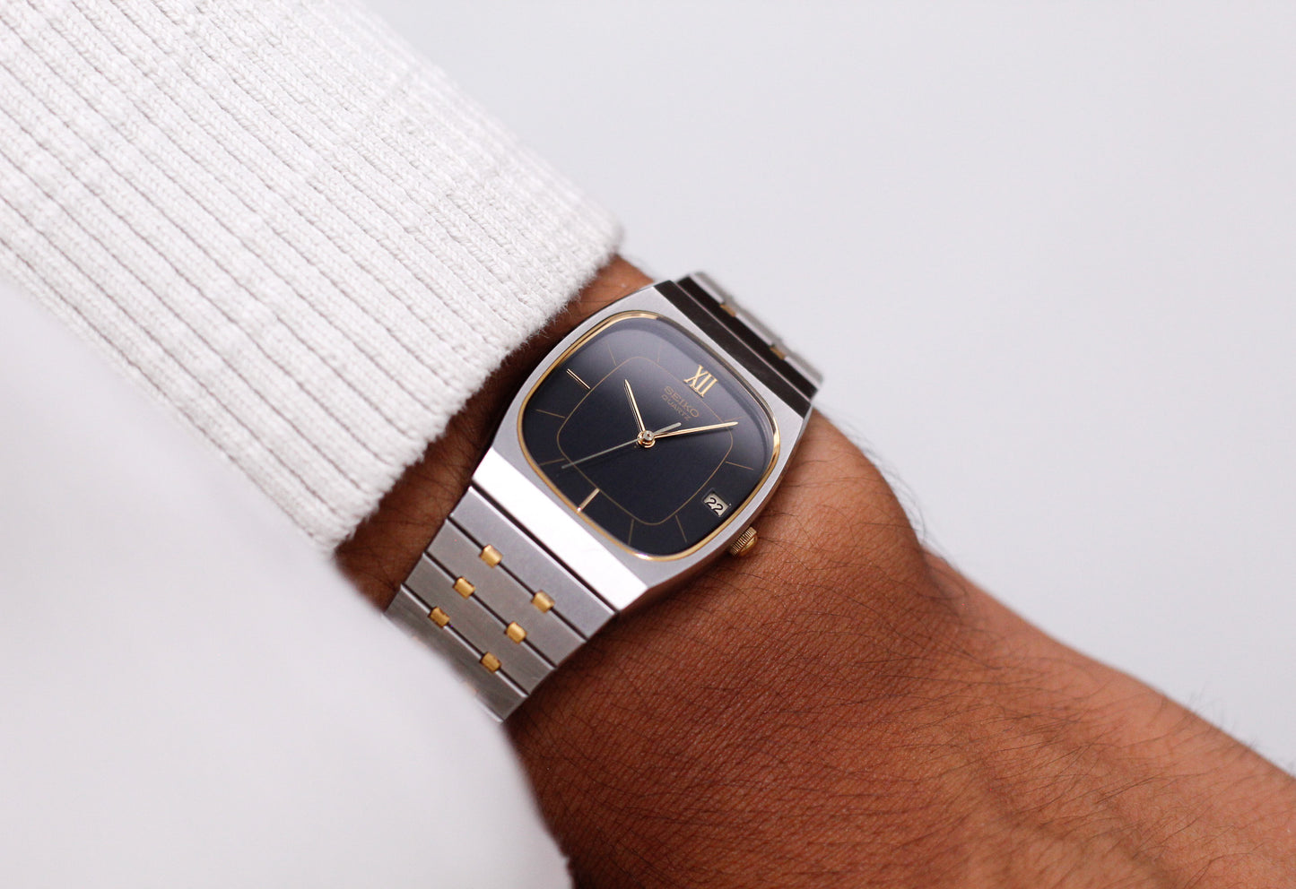 1985 Seiko Quartz Straight Grain Gray Dial Men's Wrist-Watch