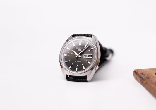 [Serviced] 1968 Seiko 5 Automatic Charcoal Sunburst Dial Men's Wrist Watch