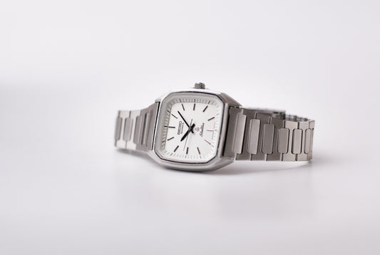 1980 Seiko Silverwave Quartz Straight Grain Silver Dial Men's Wrist-Watch