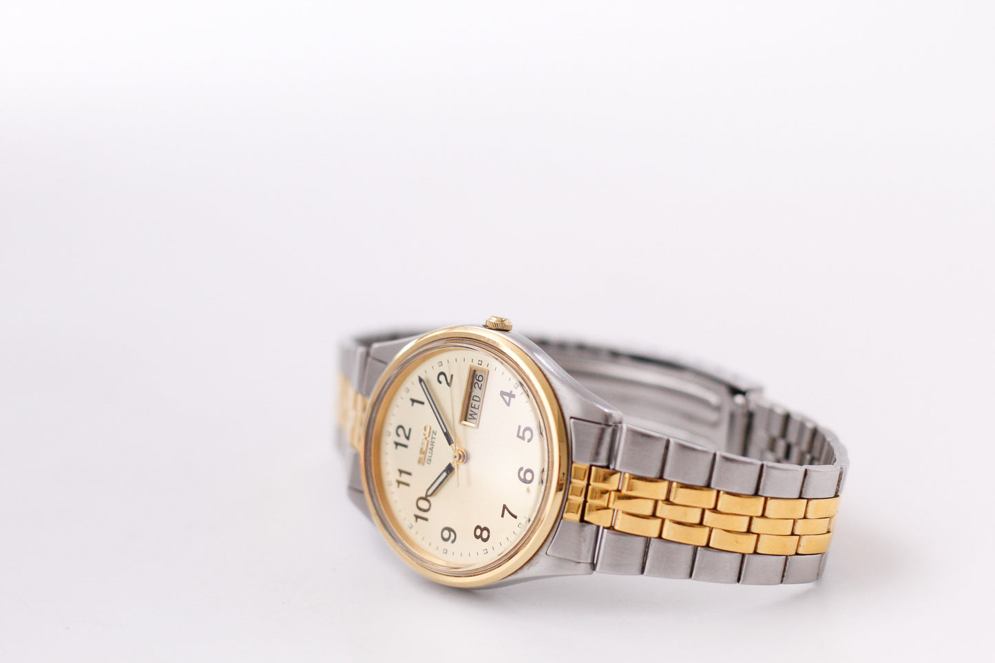 2003 Seiko Quartz Straight Grain Golden Dial Two Tone Case Men's Wrist-Watch