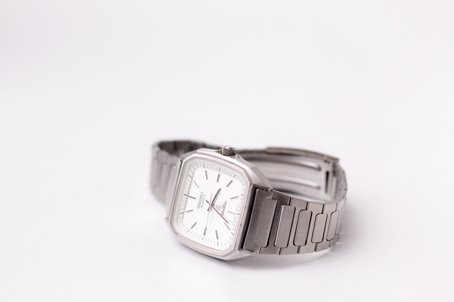 1980 Seiko Silverwave Quartz Straight Grain Silver Dial Men's Wrist-Watch
