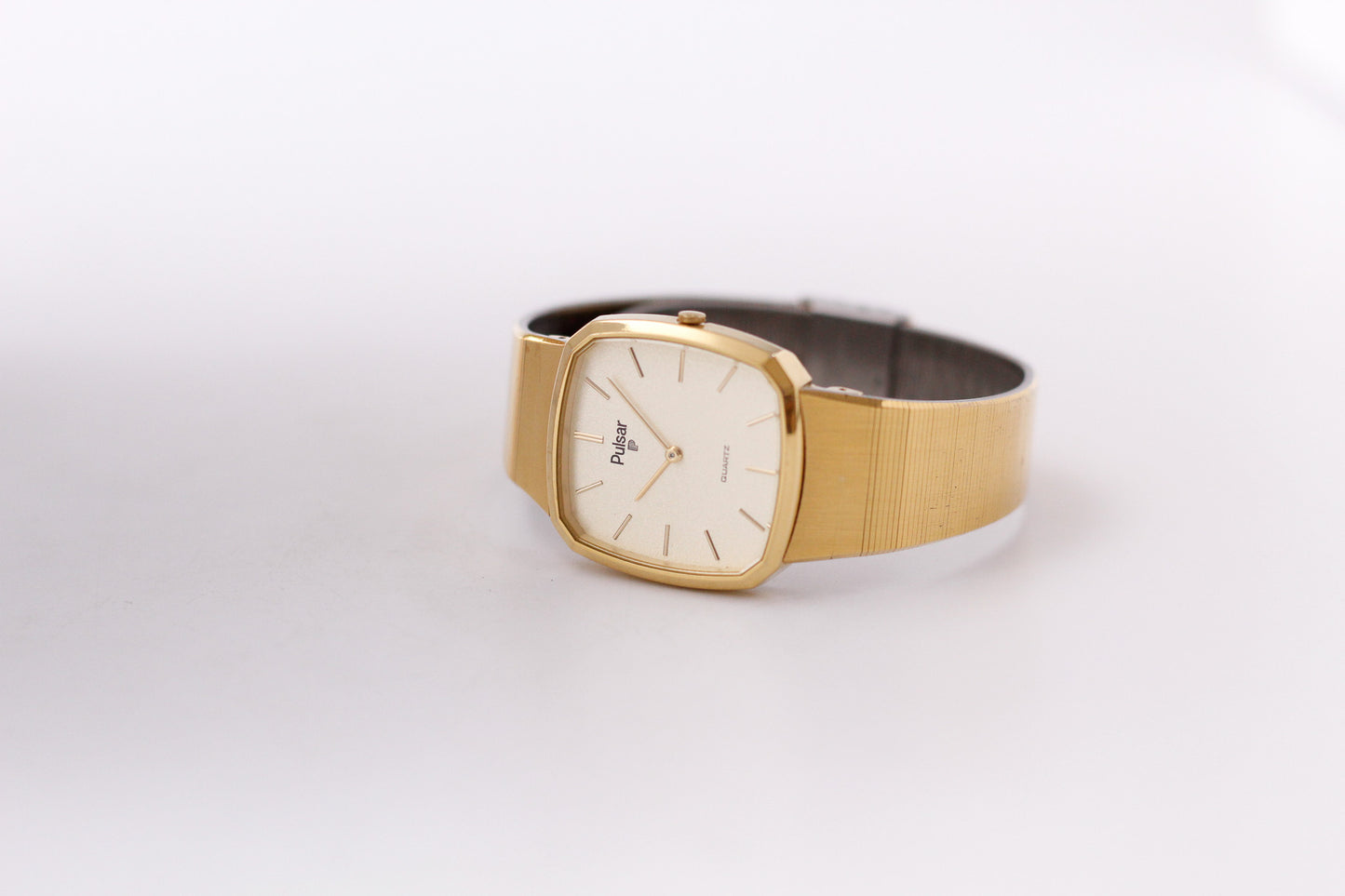 1983 Pulsar Quartz Snowfall Golden Dial Men's Wrist-Watch W/Box & Papers