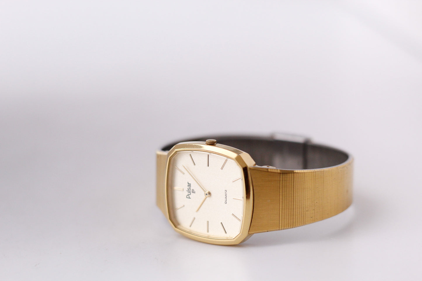 1983 Pulsar Quartz Snowfall Golden Dial Men's Wrist-Watch W/Box & Papers