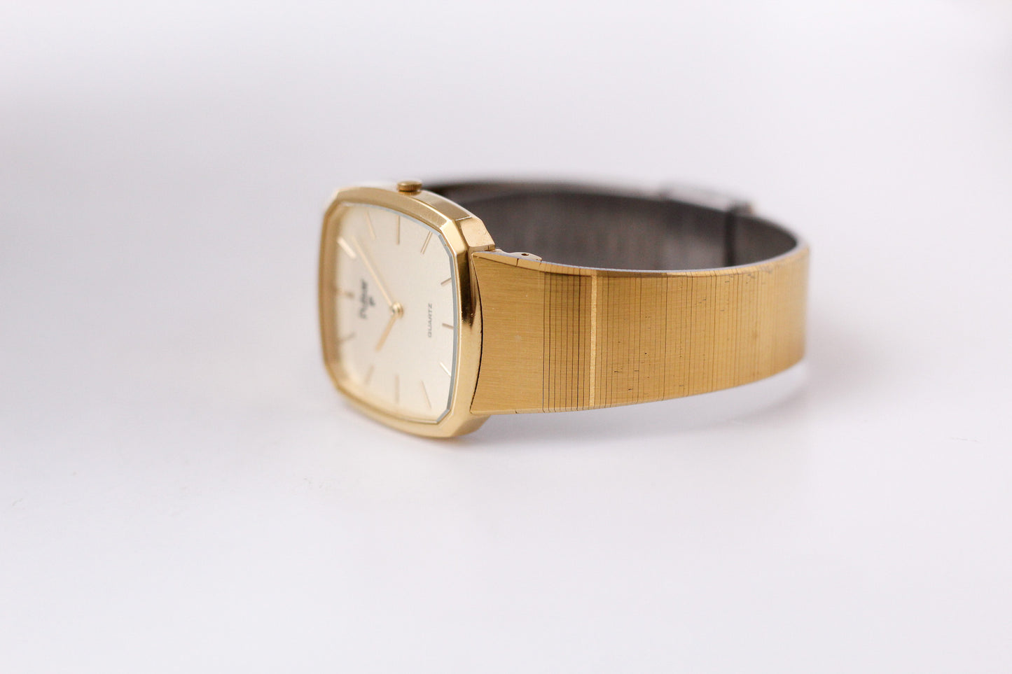 1983 Pulsar Quartz Snowfall Golden Dial Men's Wrist-Watch W/Box & Papers