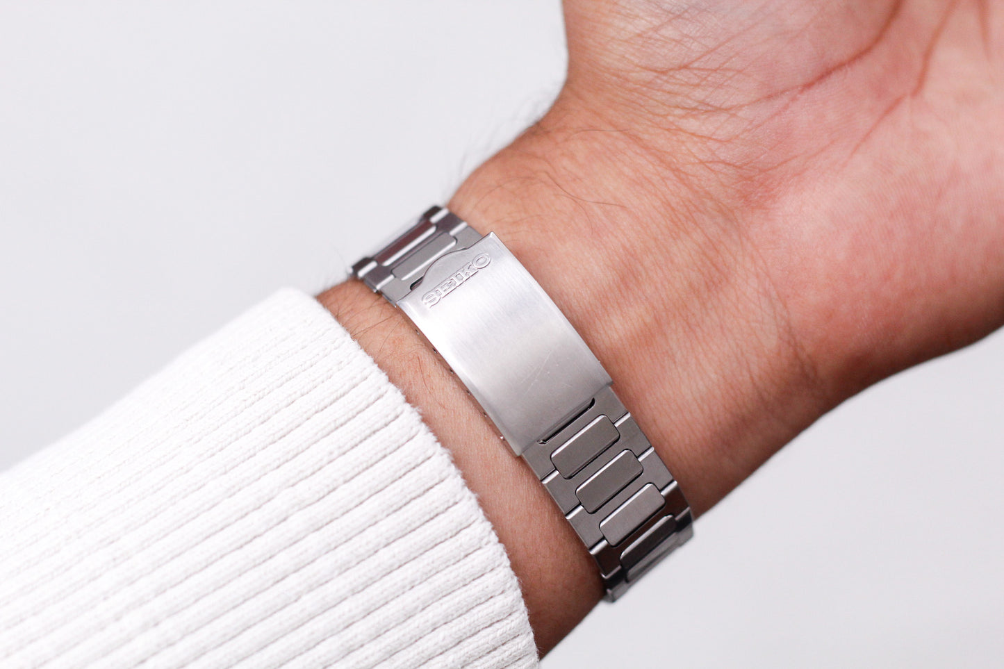 1980 Seiko Silverwave Quartz Straight Grain Silver Dial Men's Wrist-Watch