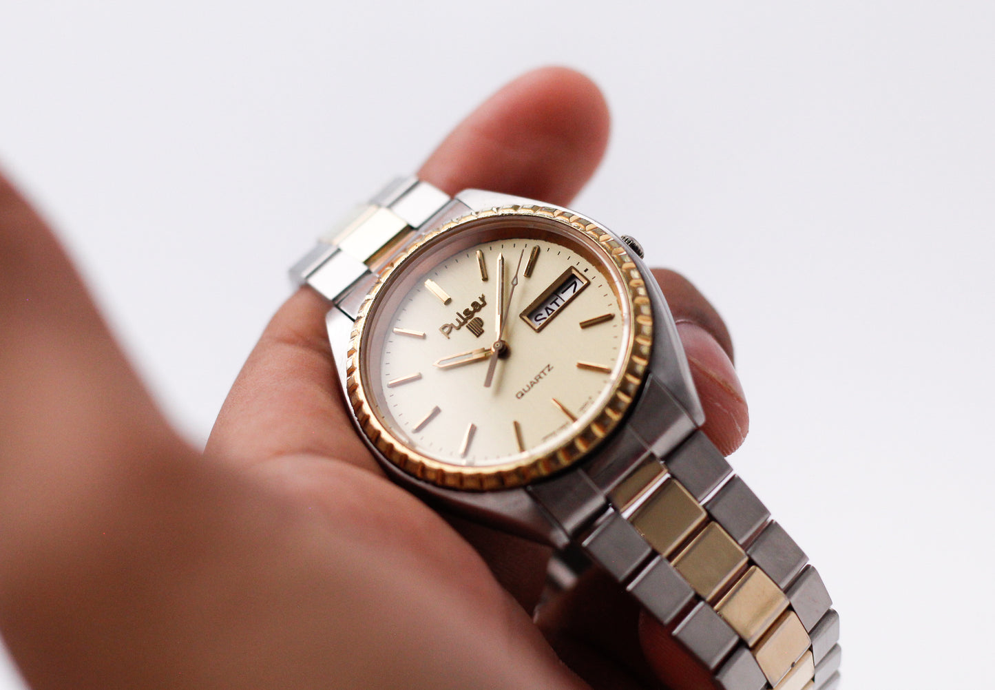 1991 Pulsar Quartz Straight Grain Golden Dial Two Tone Case Men's Wrist-Watch